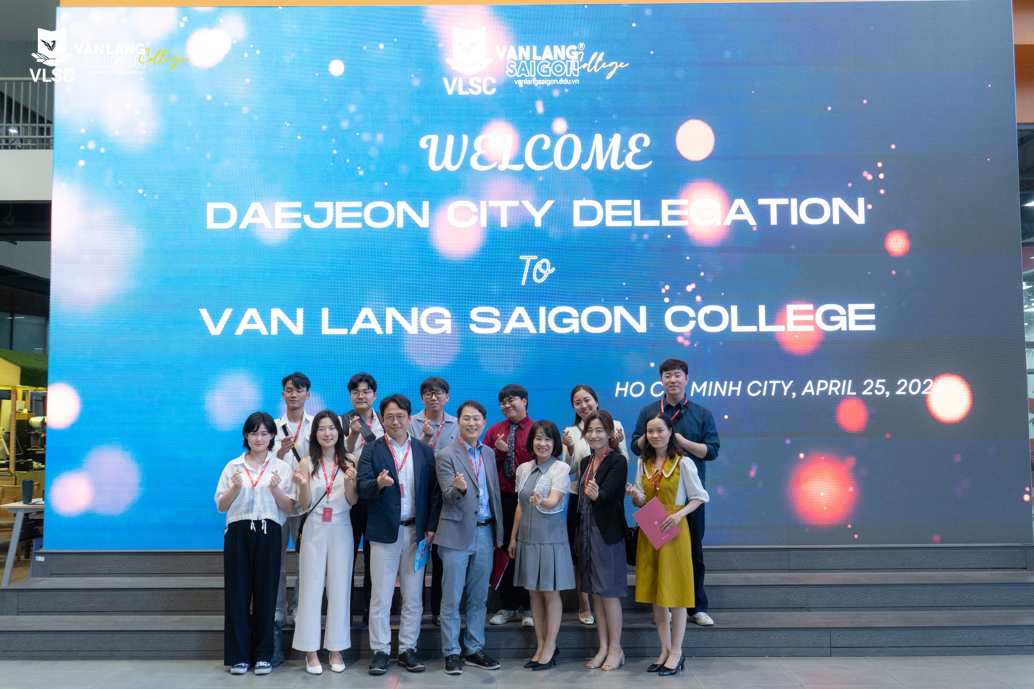 Trường Cao đẳng Văn Lang Sài Gòn long trọng tiếp đón Đoàn đại diện tỉnh Daejeon đến thăm và trao đổi cho sự hợp tác sắp tới giữa hai bên.